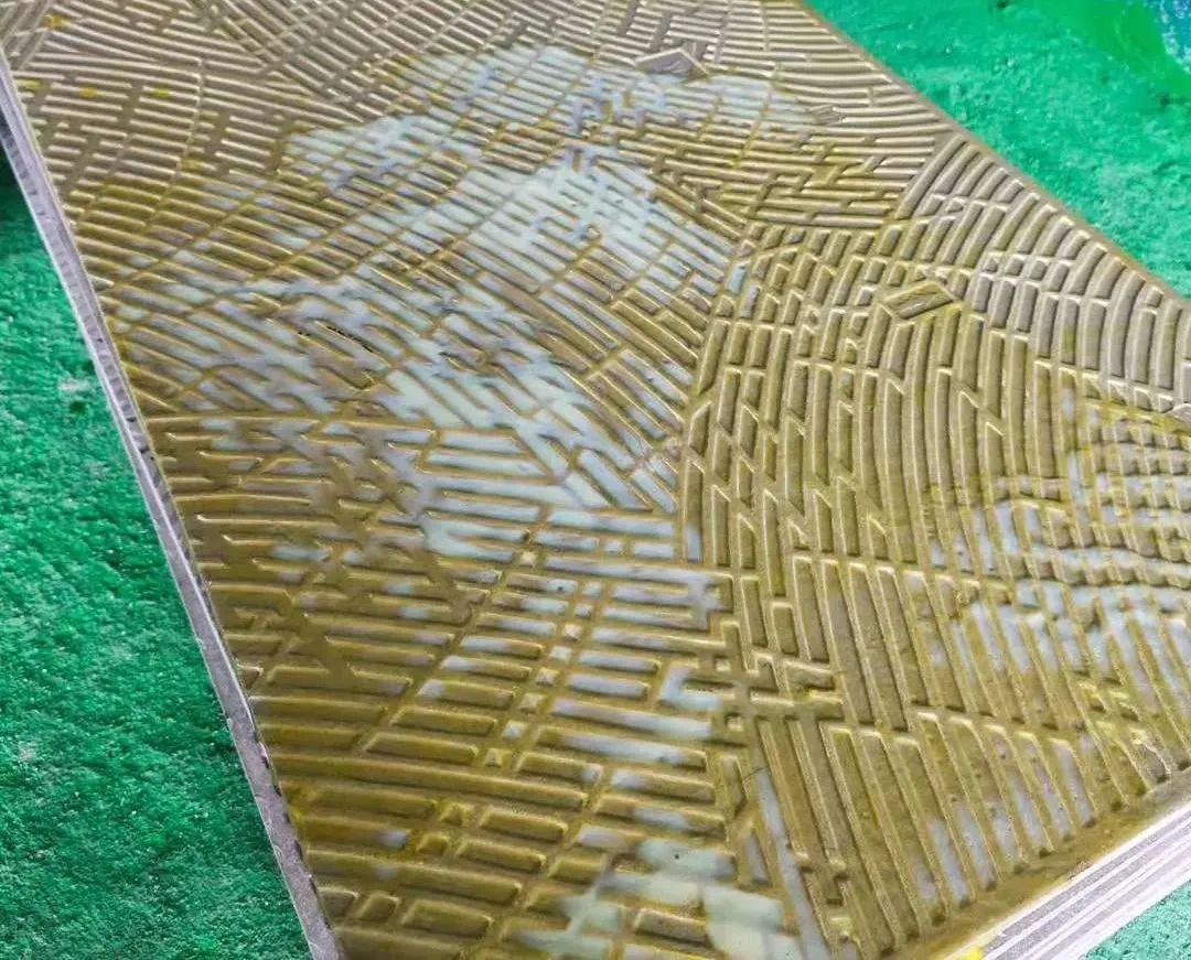 瓷磚粘結劑刷得越厚，粘性越好嗎？