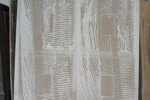 瓷磚背面白色的粉末是“脫模劑”嗎？